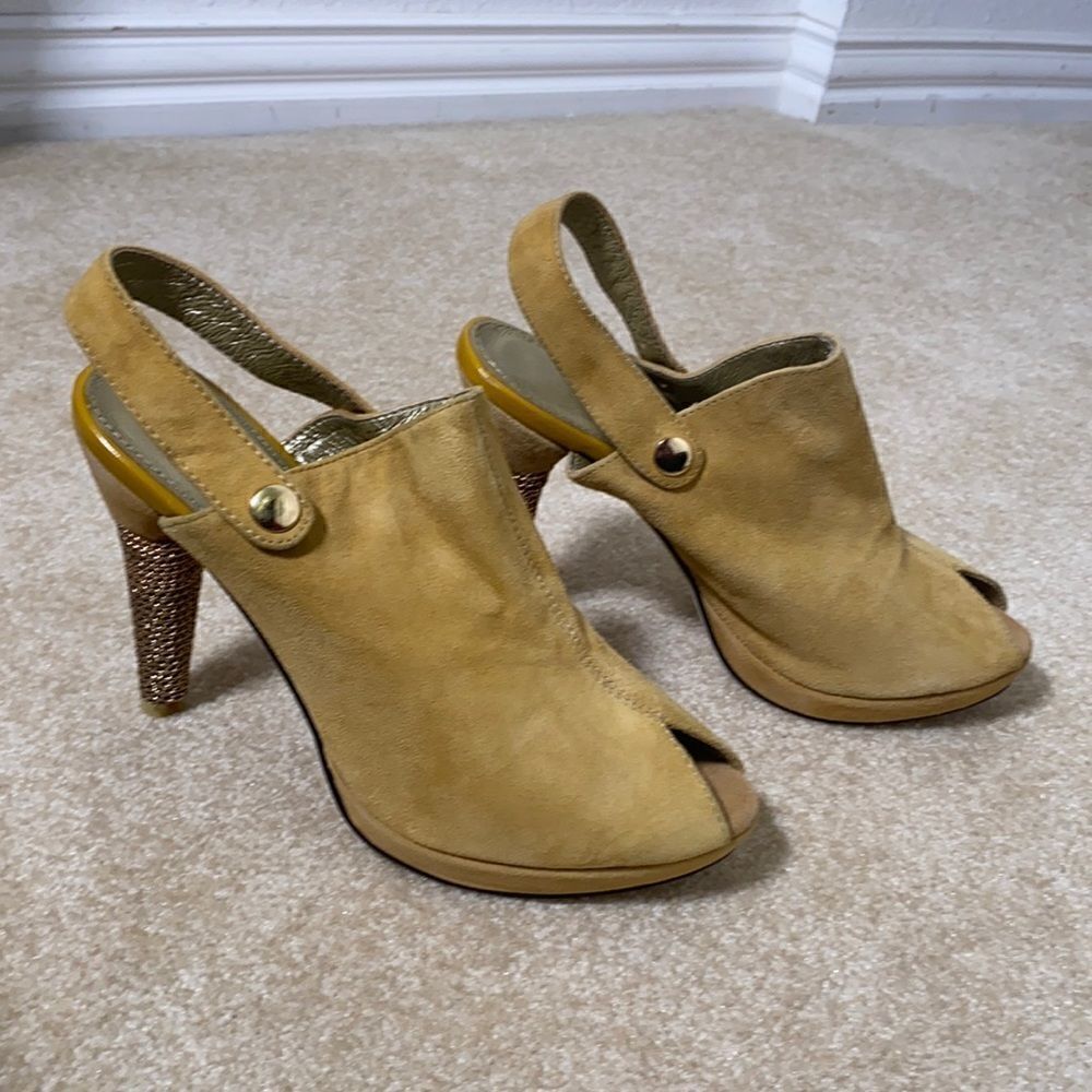 Women’s Suede Peep Toe High Heels with Chain Like Heel design